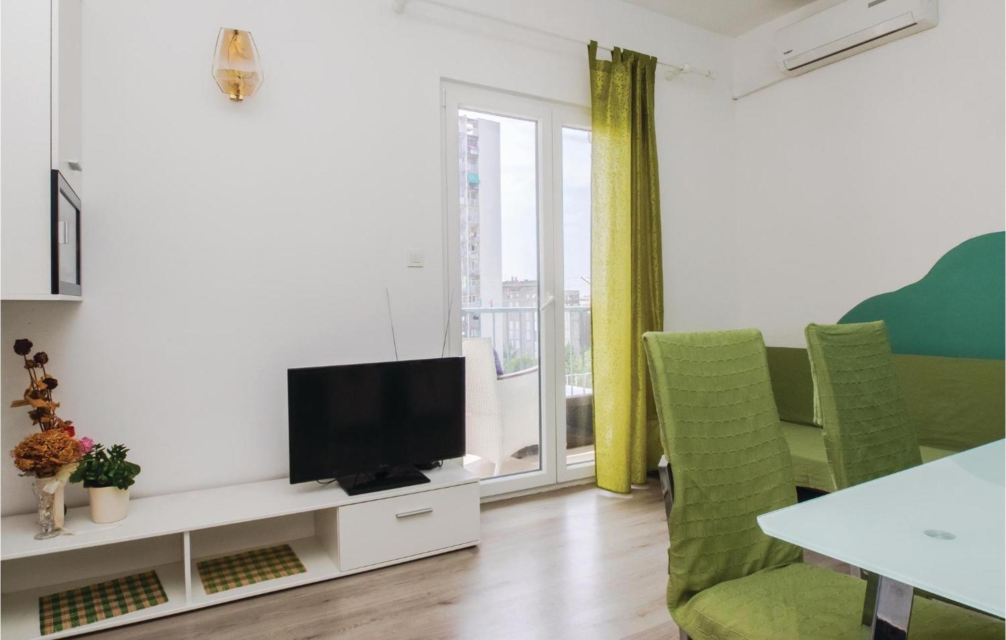 Cozy Apartment In Split With Kitchenette ภายนอก รูปภาพ