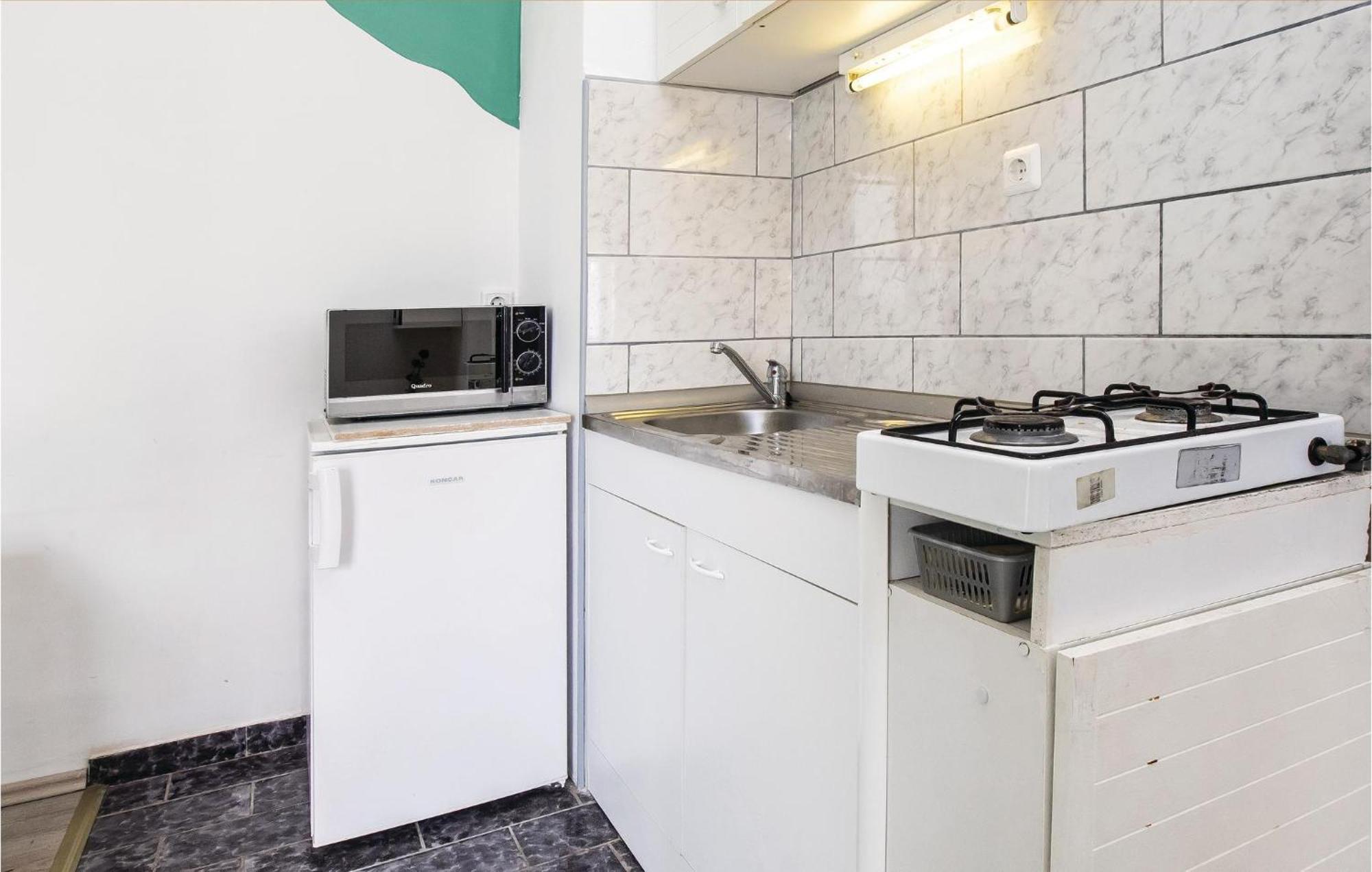 Cozy Apartment In Split With Kitchenette ภายนอก รูปภาพ