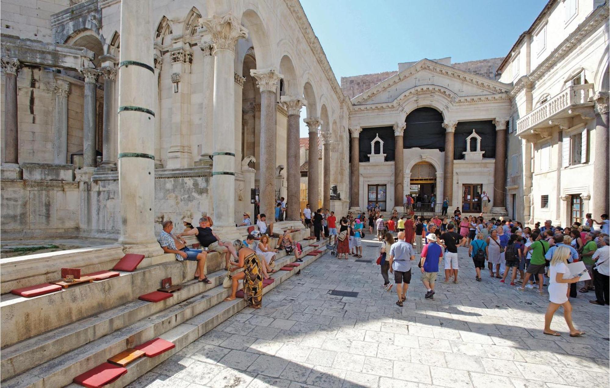 Cozy Apartment In Split With Kitchenette ภายนอก รูปภาพ